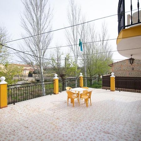 Posada El Arriero Torrejón el Rubio Exterior foto
